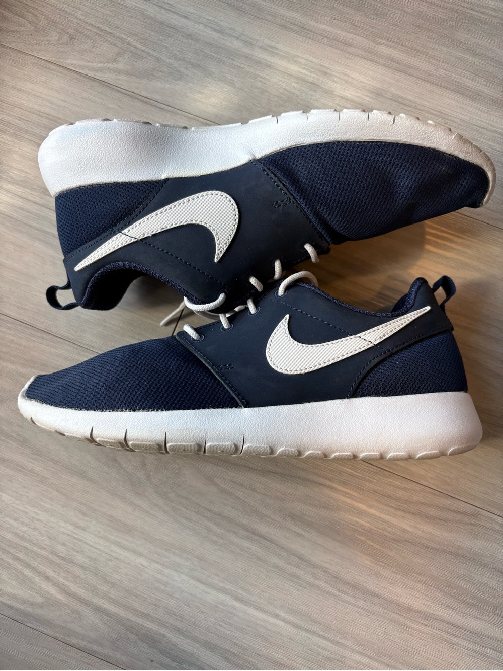 Nike Roshe Run Youth 5.5/ Women’s 7 Navy